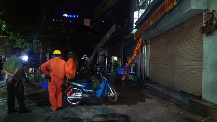Cháy quán bia trên đường Quán Sứ, Hà Nội - Ảnh 2. Cháy quán bia trên đường Quán Sứ, Hà Nội - Ảnh 2.