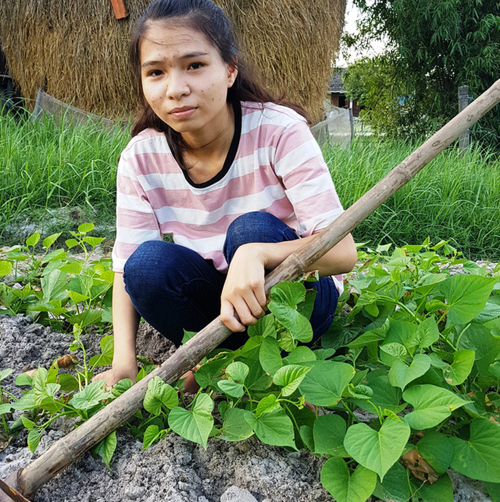 Mười cánh cò mồ côi làng Mai Xá 15 năm vượt khó đến trường - Ảnh 1.