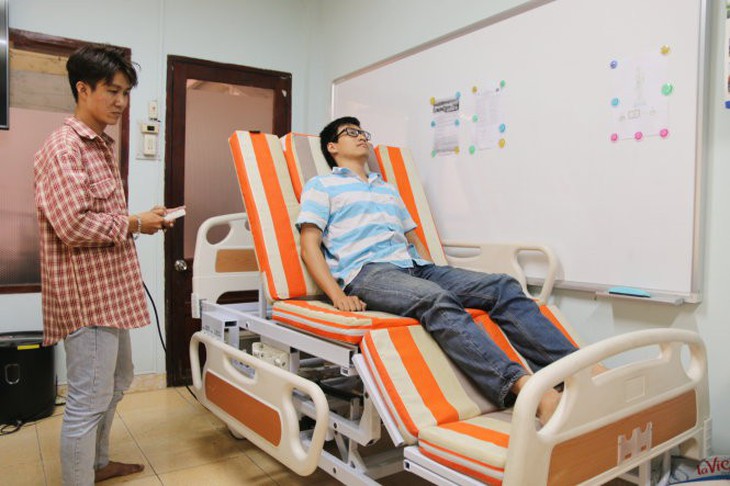 Giường y tế đa năng made in Bách khoa - Ảnh 1. Giường y tế đa năng made in Bách khoa - Ảnh 1.