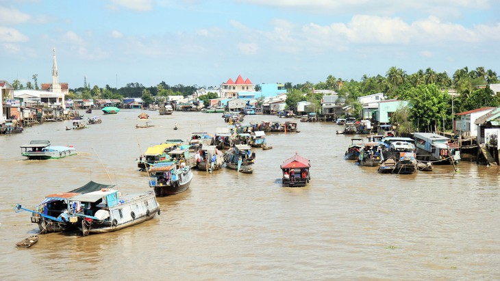 Nổi chìm chợ nổi Cái Bè - Ảnh 1.