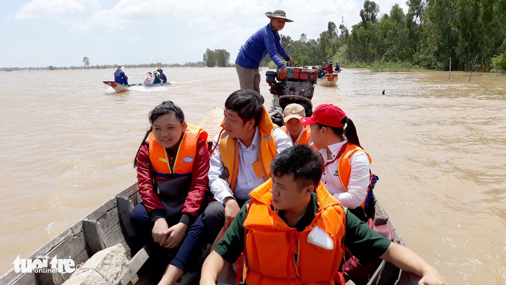 Dạy học bằng cả yêu thương: Chuyện học ở ốc đảo Giồng Bàng - Ảnh 1.