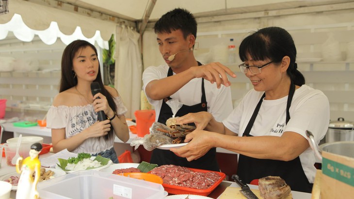 Phở... mua bao nhiêu  bán bấy nhiêu! - Ảnh 1.