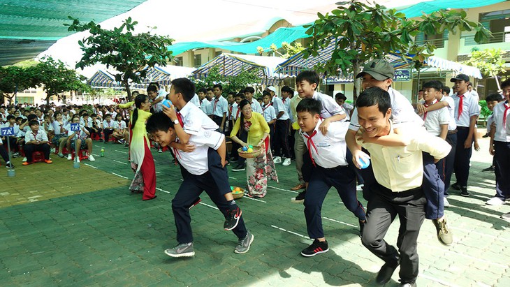 Lễ khai giảng nhẹ nhàng - Ảnh 2.