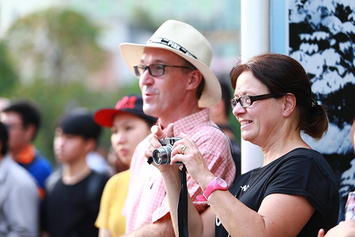 Trình diễn giao hưởng flashmob của Happiness Concert by Acecook Vietnam - Ảnh 4.