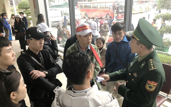 Hàng trăm người bị vỡ tour khi sang Trung Quốc cổ vũ U-23 VN? - Ảnh 1. Hàng trăm người bị vỡ tour khi sang Trung Quốc cổ vũ U-23 VN? - Ảnh 1.