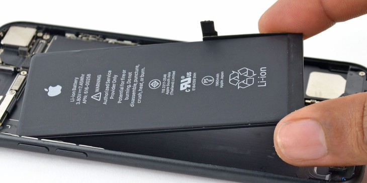 Người Việt đi kiện Apple vì cố tình làm chậm iPhone cũ - Ảnh 1.