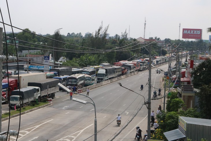 BOT Cần Thơ - Phụng Hiệp bị lập biên bản phạt tiền vì... gây kẹt xe - Ảnh 2.