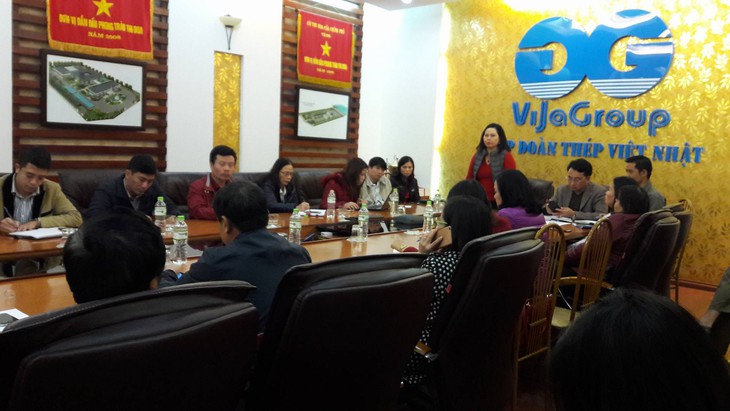 Hít phải khói bụi từ nhà máy thép, cô trò nhập viện - Ảnh 3. Hít phải khói bụi từ nhà máy thép, cô trò nhập viện - Ảnh 3.