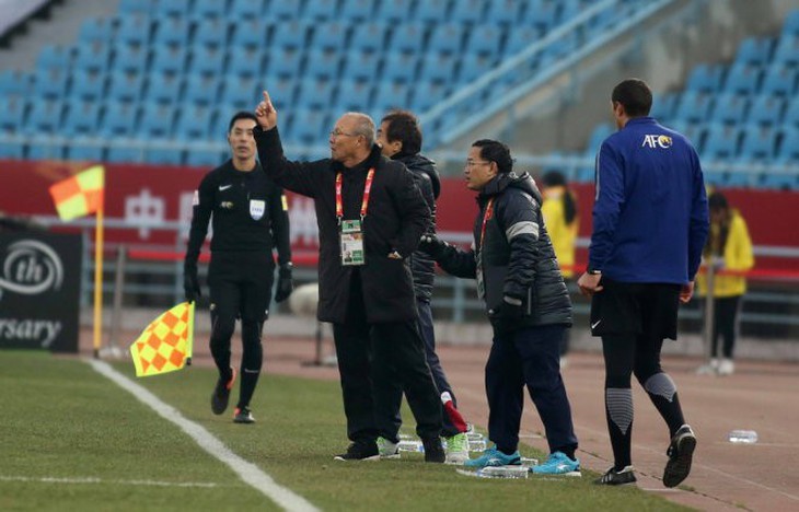 Trọng tài Singapore cho U-23 Qatar hưởng 11m đúng hay sai? - Ảnh 3. Trọng tài Singapore cho U-23 Qatar hưởng 11m đúng hay sai? - Ảnh 3.