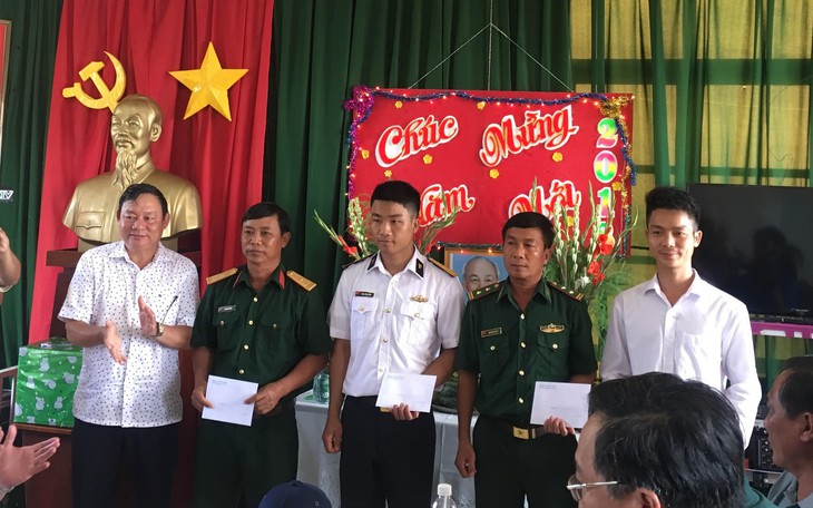 'Đất mũi' mới ở Hòn Khoai - Ảnh 4.