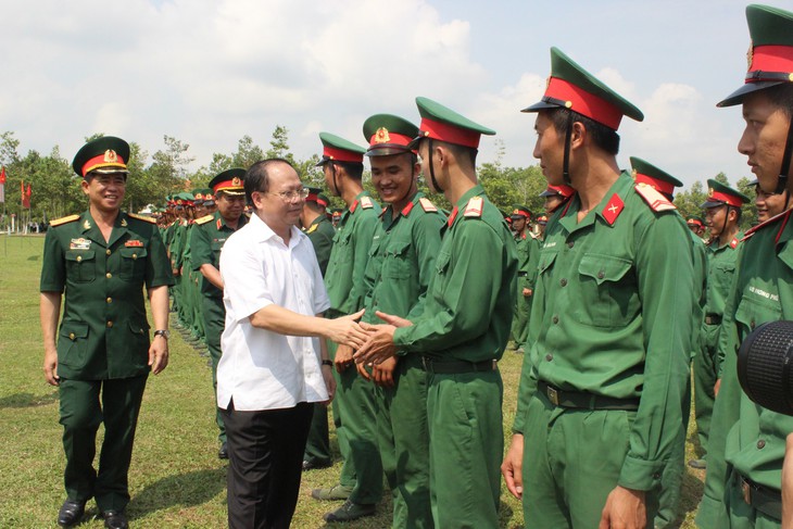 Lãnh đạo TP.HCM thăm, chúc Tết Sư đoàn 5 - Ảnh 2.