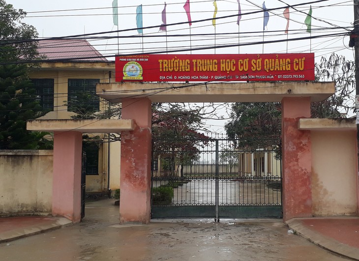 Phụ huynh rút đơn tố cáo và xin lỗi hiệu trưởng bóp cổ học sinh - Ảnh 1. Phụ huynh rút đơn tố cáo và xin lỗi hiệu trưởng bóp cổ học sinh - Ảnh 1.