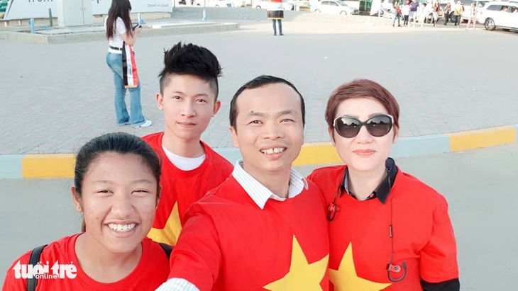 Bóng đá và chuyện tình trên đất UAE - Ảnh 1.