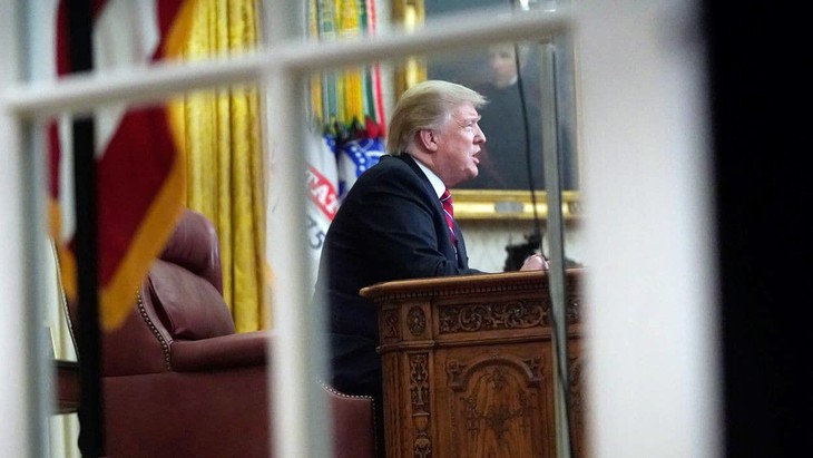Canh bạc lớn của ông Trump - Ảnh 1. Canh bạc lớn của ông Trump - Ảnh 1.