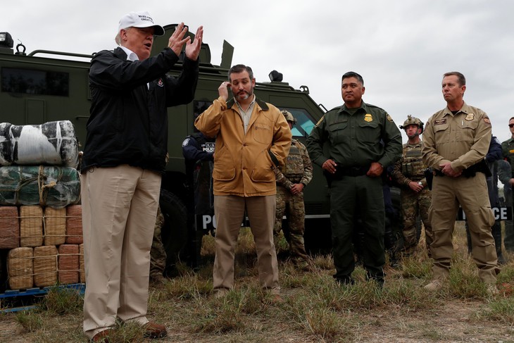 Chính phủ đóng cửa lâu kỷ lục, dân Mỹ đổ thừa ông Trump - Ảnh 2.