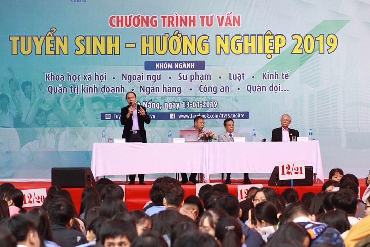 Sôi nổi ngày hội tư vấn tuyển sinh - hướng nghiệp 2019 tại Đà Nẵng - Ảnh 2.