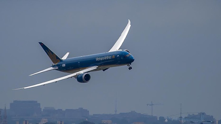 Máy bay Vietnam Airlines bị sự cố hệ thống liên lạc, khách kẹt một ngày ở Paris - Ảnh 1.