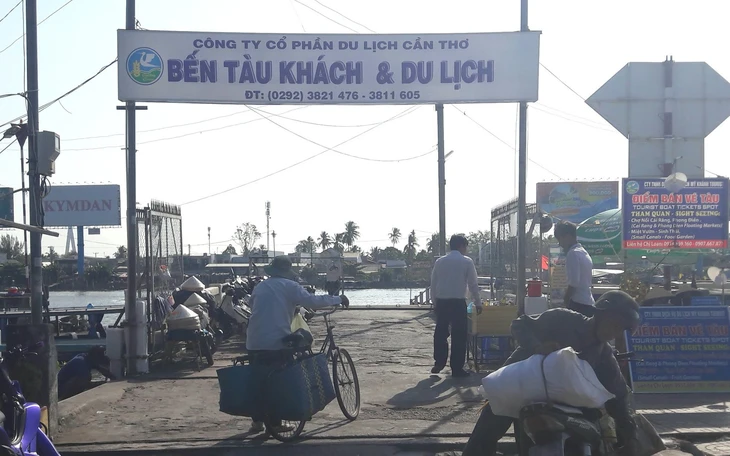 Đến Bến Ninh Kiều ăn tiệc buffet trái cây và bánh dân gian miễn phí - Ảnh 2.