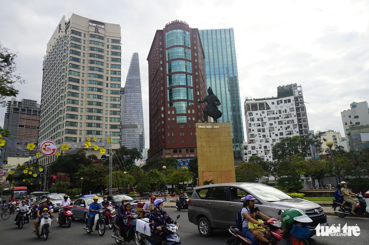 Tu sửa hai tượng đài quen thuộc với người Sài Gòn: Thánh Gióng, Trần Hưng Đạo - Ảnh 1.