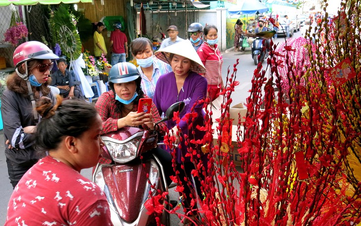 Phố chuyên doanh hoa và ẩm thực Hồ Thị Kỷ hiện dần lên rực rỡ - Ảnh 4.