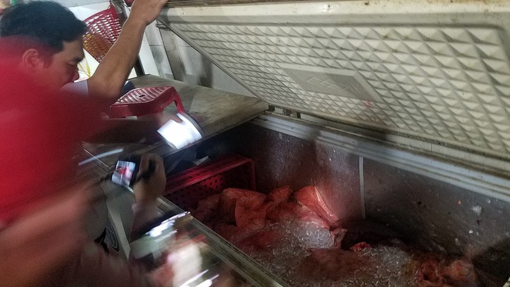 Sách bò ngâm vôi bột cho trắng để phục vụ khách - Ảnh 2. Sách bò ngâm vôi bột cho trắng để phục vụ khách - Ảnh 2.