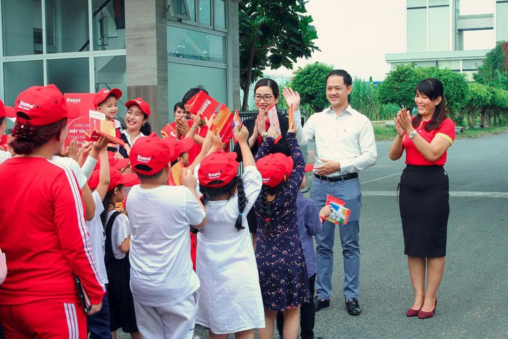 Thí sinh ‘Biệt Tài Tí Hon’ khám phá nhà máy tinh luyện dầu ăn từ cá - Ảnh 1. Thí sinh ‘Biệt Tài Tí Hon’ khám phá nhà máy tinh luyện dầu ăn từ cá - Ảnh 1.