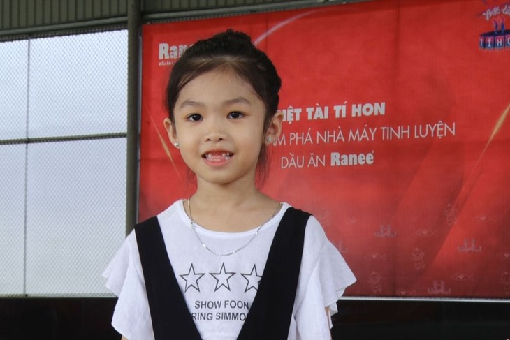 Thí sinh ‘Biệt Tài Tí Hon’ khám phá nhà máy tinh luyện dầu ăn từ cá - Ảnh 5. Thí sinh ‘Biệt Tài Tí Hon’ khám phá nhà máy tinh luyện dầu ăn từ cá - Ảnh 5.