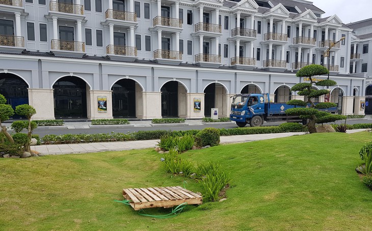Ngã vào hố nước trong công viên, bé 15 tháng tuổi nguy kịch - Ảnh 1. Ngã vào hố nước trong công viên, bé 15 tháng tuổi nguy kịch - Ảnh 1.
