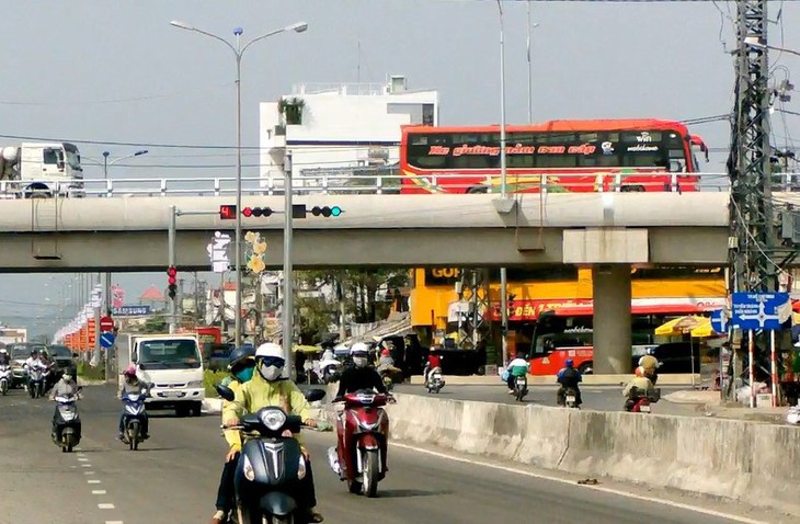 Khánh Hòa thông xe hai cầu vượt trên quốc lộ 1 - Ảnh 2. Khánh Hòa thông xe hai cầu vượt trên quốc lộ 1 - Ảnh 2.
