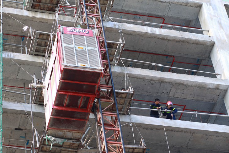 Cháy tòa nhà DITP TOWER đang thi công ở Đà Nẵng - Ảnh 5. Cháy tòa nhà DITP TOWER đang thi công ở Đà Nẵng - Ảnh 5.