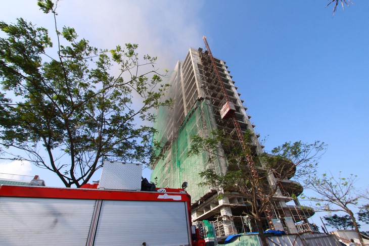Cháy tòa nhà DITP TOWER đang thi công ở Đà Nẵng - Ảnh 1. Cháy tòa nhà DITP TOWER đang thi công ở Đà Nẵng - Ảnh 1.
