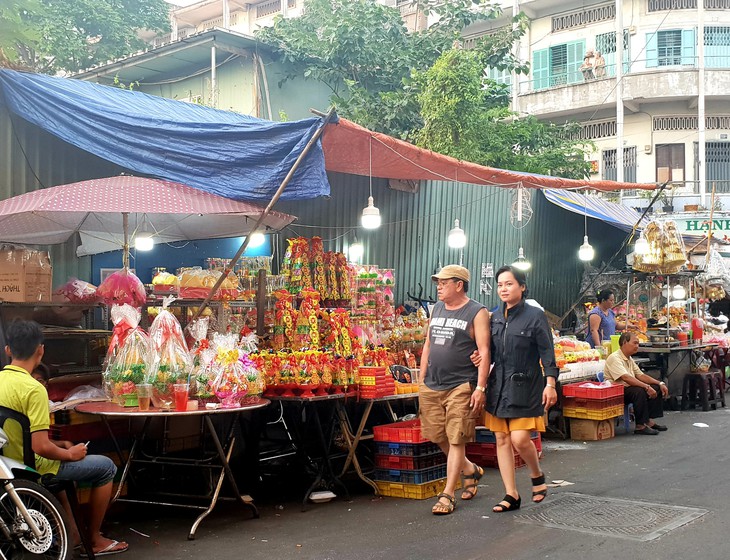 Bánh cá chép, cá Koi để tiễn ông Công ông Táo - Ảnh 1.