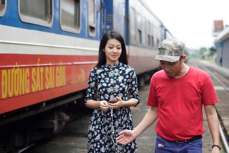 Phí Thùy Linh: Áo dài trọn vẹn một tiếng thương - Ảnh 4. Phí Thùy Linh: Áo dài trọn vẹn một tiếng thương - Ảnh 4.