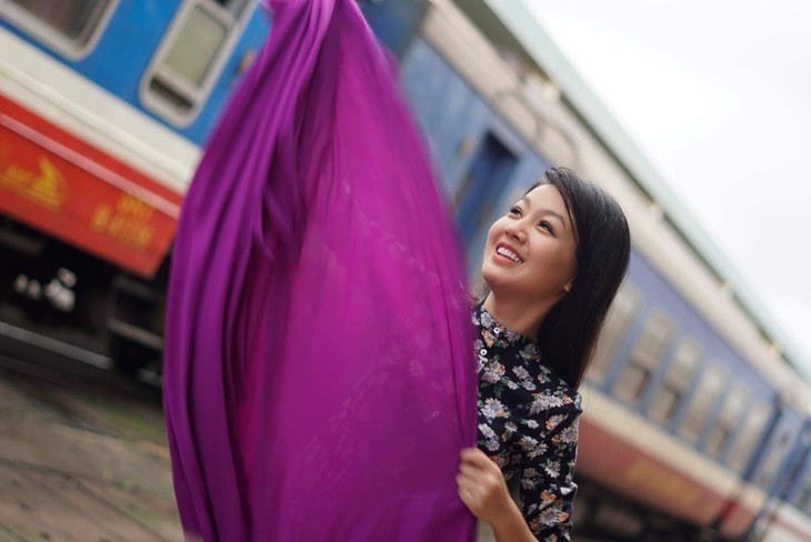 Phí Thùy Linh: Áo dài trọn vẹn một tiếng thương - Ảnh 2. Phí Thùy Linh: Áo dài trọn vẹn một tiếng thương - Ảnh 2.