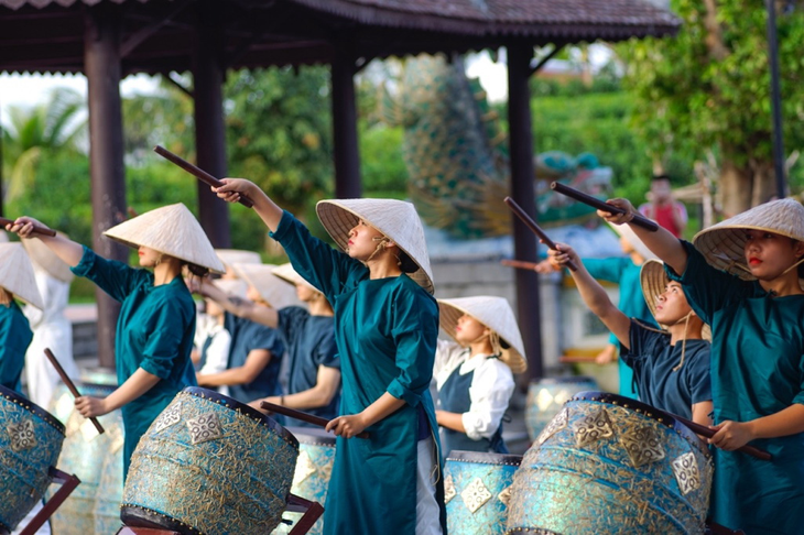 Trẩy hội năm châu, chơi xuân rước lộc tại Vinpearl Land - Ảnh 4.