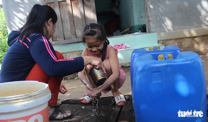 Chương trình chia sẻ nước sạch: Bao năm chờ dòng nước sạch - Ảnh 1.