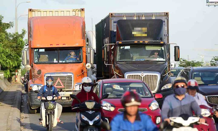 Phó thủ tướng Trương Hòa Bình: 23 tuổi lái xe container không được đâu - Ảnh 1.