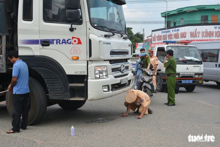 Nam sinh lớp 10 bị xe tải cán chết khi đang trên đường đi học - Ảnh 2.