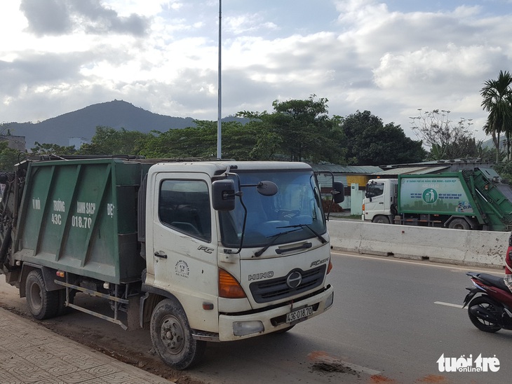 Người nhặt phế liệu đánh nhau với nhóm chặn xe vào bãi rác - Ảnh 1.