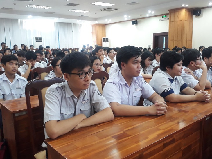 TP.HCM ra mắt 120 thí sinh thuộc đội tuyển học sinh giỏi quốc gia - Ảnh 1.