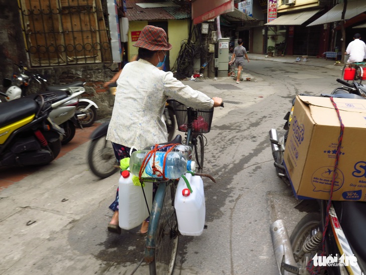 Chưa hoàn hồn vụ cháy Rạng Đông, dân Hạ Đình lại khổ vì nước - Ảnh 4.