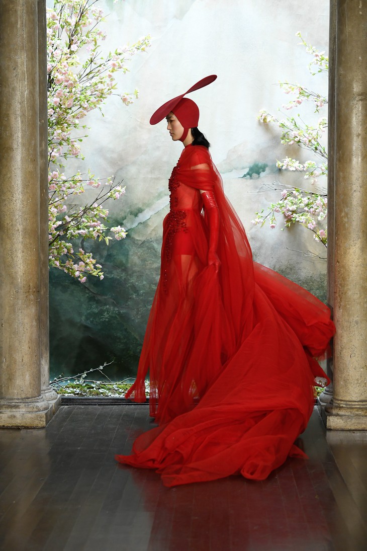 Phương My được sánh ngang Vera Wang, Valentino trên Harper’s Bazaar - Ảnh 1.