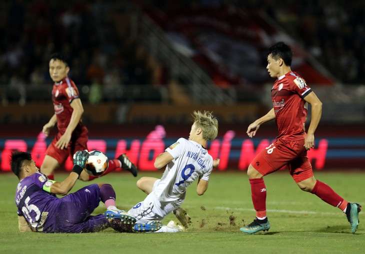 Vòng 25 V-League 2019: Văn Thanh giúp người hâm mộ phố núi thở phào - Ảnh 1.