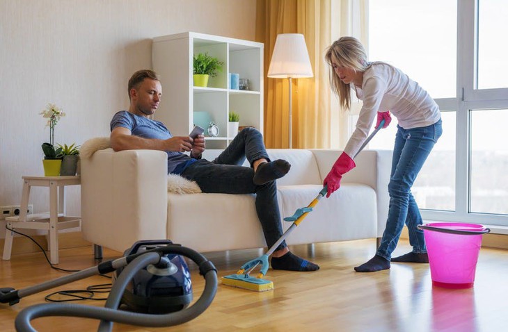Mỹ: 1/3 cặp đôi chấm dứt mối quan hệ vì tranh cãi việc nhà - Ảnh 1. Mỹ: 1/3 cặp đôi chấm dứt mối quan hệ vì tranh cãi việc nhà - Ảnh 1.