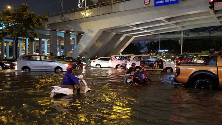 Sở Xây dựng rà soát hiệu quả ‘siêu máy bơm chống ngập đường Nguyễn Hữu Cảnh - Ảnh 1.