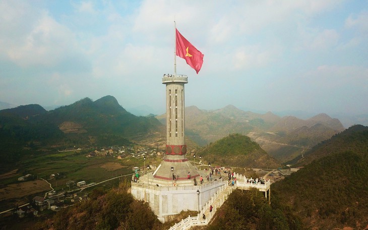 Cột cờ Lũng Cú Hà Giang tạm dừng đón khách - Ảnh 3.