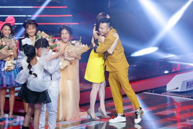 Nguyên Khang xin lỗi do đọc nhầm tên quán quân The Voice Kids 2019 - Ảnh 1.