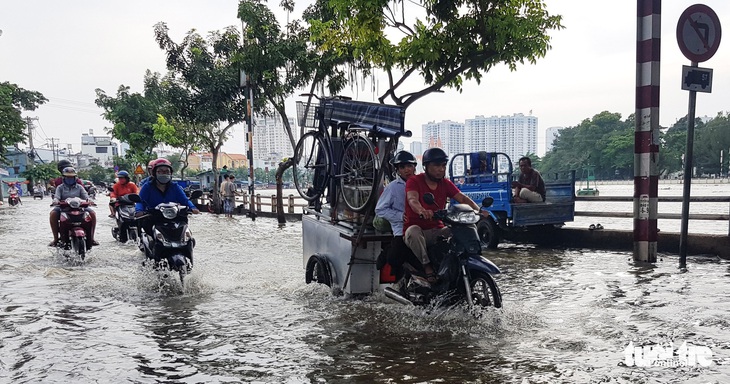 Gió mùa đông bắc gây mưa lớn miền Bắc, triều cường cao ở miền Nam - Ảnh 2.