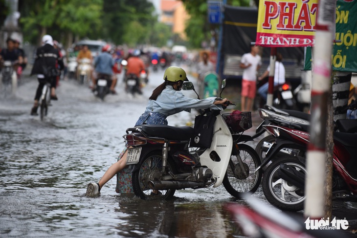 Gió mùa đông bắc gây mưa lớn miền Bắc, triều cường cao ở miền Nam - Ảnh 4.