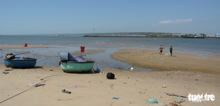 Phan Thiết: Tàu ra vào gặp khó vì cảng bồi lấp - Ảnh 1.